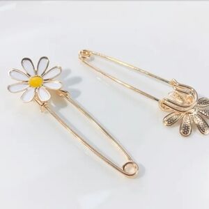 Daisy Flower Safety Pin Clip For Purses, Hair Sweaters, Scarfs